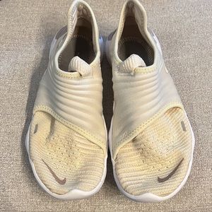 Like New Nike Free RN Flyknit 3.0 women’s sneakers size 8